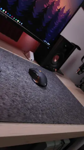 Fantech Raigor III WG12R rechargeable wireless mouse. A nice looking gaming mouse from @Fantech Philippines 