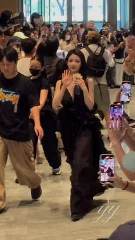 cổ đẹp xỉu, nay cổ k làm tui thăt vọng mà #huynhhuumuoicung #truongmieudi #zhangmiaoyi #xuhuong #viral #tencent #morridayne_ 