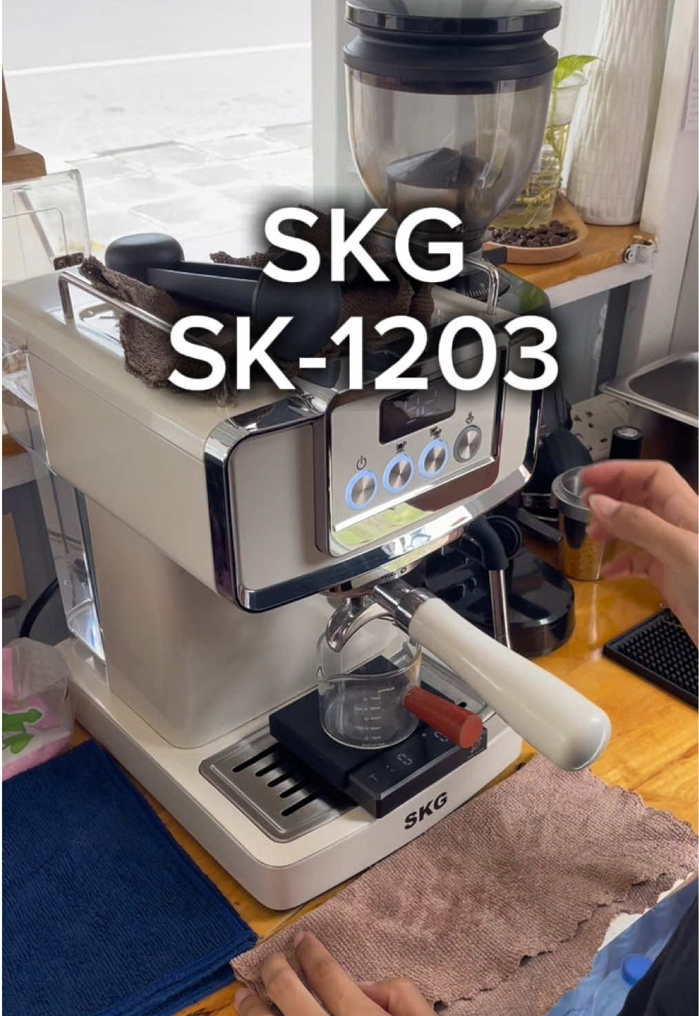 เครื่องชงกาแฟSKG SK-1203 ใช้ดีมาก เปิดร้านขายวันละ 30-50 แก้วสบายมาก จับคู่กับเครื่องบดดีๆสักตัวคือจบเลย สู้เครื่องใหญ่ๆหลักหมื่นได้เลย #เครื่องชงกาแฟ #เครื่องชงกาแฟสด 