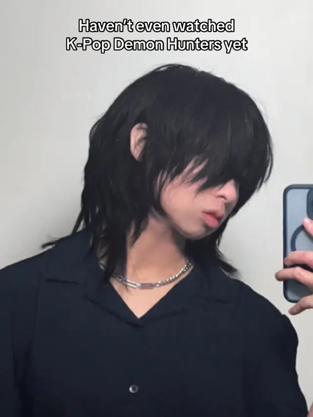 #MYSTERY #cosplay #kpopdemonhunters #sajaboys #hairstyle ok but I’m way overdue for a haircut so this look won’t be around for much longer!! 