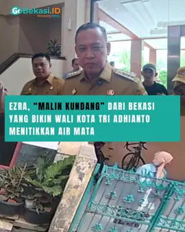 Wali Kota Bekasi, Tri Adhianto, tak kuasa menyembunyikan kesedihan ketika dimintai tanggapan terkait kasus tragis penganiayaan seorang ibu, Meilanie (46), oleh putra kandungnya sendiri, Mochamad Ichsan Ezra Candra (23). Saat ditemui di Plaza Pemerintah Kota Bekasi, Senin (23/6/2025), Tri tampak berkaca-kaca. Beberapa kali ia menarik napas panjang, berusaha menahan emosi dan tetap tersenyum di hadapan wartawan. “Saya kalau perempuan…” ucap Tri lirih, tak mampu melanjutkan kalimatnya. “Sudah lah ya…” Wali kota yang dikenal dekat dengan warga ini mengaku sedih dan marah atas peristiwa yang disebutnya sebagai tindakan paling menyakitkan bagi seorang ibu. “Saya sangat sedih dan marah sebetulnya dengan kondisi yang terjadi. Seorang ibu itu harus disayang, bukan disakiti,” tegasnya. Tri mengatakan, pihaknya telah menurunkan tim pendamping psikologis untuk memberikan bantuan mental kepada Meilanie, yang telah mengalami kekerasan fisik dan emosional dari anak semata wayangnya. “Tadi malam, psikolog sudah masuk. Hari ini saya juga berencana berkunjung langsung ke kediaman Bu Meilanie untuk memberikan motivasi dan dukungan moril,” ujarnya. #gobekasi #masukberanda #bekasi #viral #trending #fyp #cikarang 