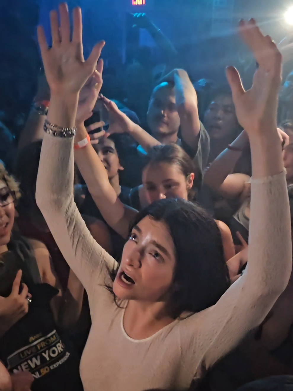 LORDE IN THE MIDDLE OF HER FANS AT BABY'S ALL RIGHT NYC POPUP SHOW @Lorde #lorde #popup #albumrelease #show #nyc #nyc #Love #dream 
