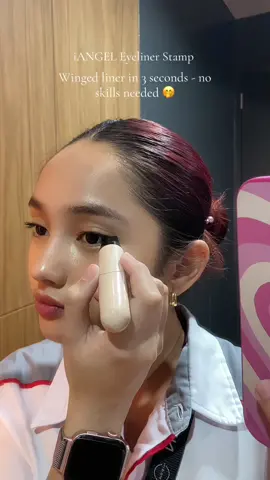 why i didnt know this eyeliner hack sooner? 🤯  #IANGEL #iangeleyelinerstamp #iangeleyeliner #EyelinerStamp #quickmakeup #3SecondEyeliner #makeuphack #beginnerfriendly 