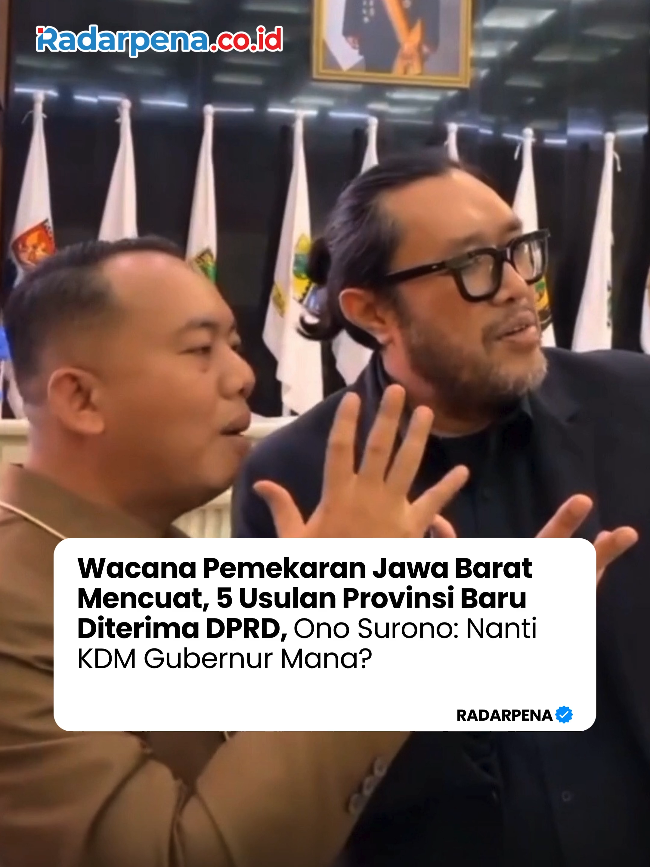 Wacana pemekaran wilayah Provinsi Jawa Barat kembali mencuat. Kali ini, lima usulan pembentukan provinsi baru resmi masuk ke meja Komisi I DPRD Jawa Barat. Hal ini diungkapkan Ketua Komisi I, Rahmat Hidayat Djati, dalam video di akun Instagram @/sahabat_rhd dan @/fraksipkbjabar. “Lima provinsi,” kata Rahmat, menegaskan usulan yang diterima DPRD Jabar. Adapun lima usulan tersebut adalah: Provinsi Priangan Timur, Bandung Raya, Cirebon Raya, Pantura, dan Pakuan Raya. Isu pemekaran ini muncul di tengah keluhan pemerataan pembangunan, pelayanan publik, dan beban birokrasi di provinsi berpenduduk terbesar di Indonesia ini.  “Usulan sudah disusun berdasarkan kebutuhan riil masyarakat dan kajian cukup mendalam,” ujar Rahmat. Proses pemekaran harus melalui kajian di tingkat provinsi, kemudian diajukan ke pemerintah pusat dan DPR RI. Artinya, jalan menuju pemekaran masih panjang dan penuh dinamika politik serta administratif. --- #Radarpena #Radarpenanews #PemekaranJabar #JawaBarat #BeritaJabar #DPRDJabar #ProvinsiBaru #OtonomiDaerah #BeritaHariIni #PolitikIndonesia #PembangunanDaerah