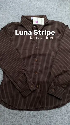 Pantesan viral ternyata sebagus ini #kemejawanita #kemejafit #kemejastripe #kemejaluna 