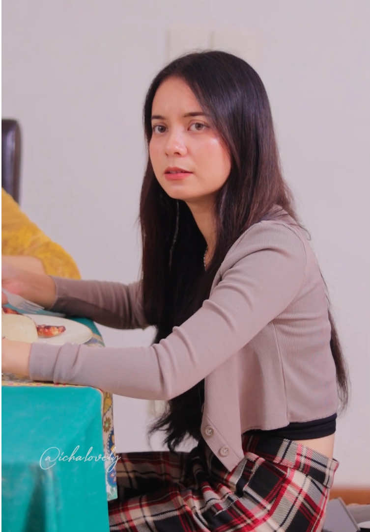 Icha belajar selingkuh? @Suneeday Creative  #SerialTikTok #TikTokTainment #TikTokSeries #TikTokSeriesFuture #drama #ichalovely #suneedaycreative #dramatiktok #viraltiktok #kehidupan #keluarga #pacar #cinta #suamiistri #selingkuh 