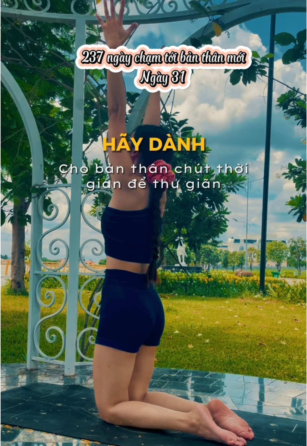 Hãy dành cho mình một khoảng lặng… Không phải để trốn chạy, mà để lắng nghe chính mình rõ hơn. 🌿#dailyyogawithytu #yogaonline #hanhtrinhyoga #yogavasuckhoe #yoga 