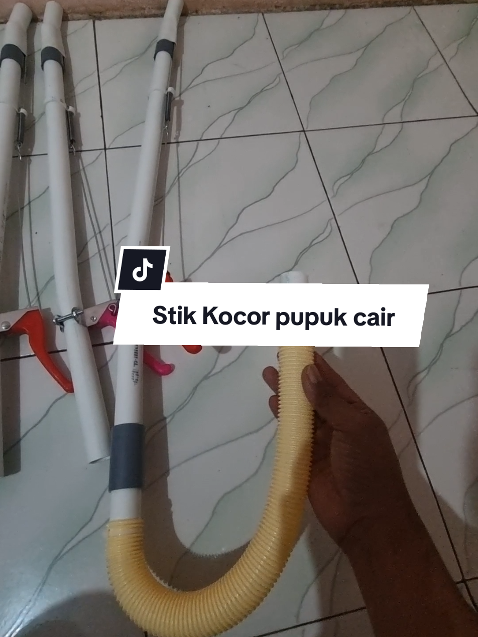 Stik kocor pupuk cair #stikkocor #siramkocor #petanikreatif #petanimuda 