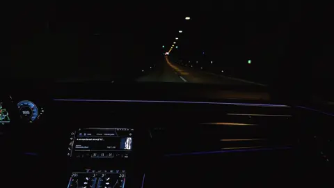 Eine Reise zwischen Licht und Schatten – pure Autofahrer-Therapie. 🌌🚗 #NightTherapy #Elbtunnel #AudiA8 #SpeedVibes #NightDrive #Autofahrt #CarVibes #TunnelDrive #Fahrmoment #Autoliebe #LuxuryDrive #UnderTheCity