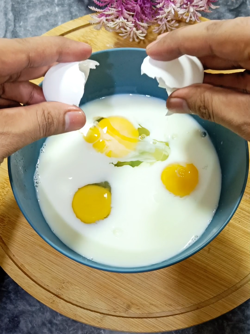 Jab subo uthtey he kuch mazey ka khaney ko dil kry tu dodh mn andey dal den. #viral #trending #indianrecipes #foryourpage #foryou #breakfastrecipe 