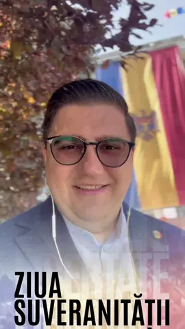 🇲🇩Salutare, dragi prieteni! 🇲🇩 Astăzi este Ziua #Suveranității – un prilej de a celebra libertatea, demnitatea și parcursul nostru european. #Împreună cu #familia, ne vom alătura Marșului Suveranității, care pornește de la ora 19:00 de pe strada Alexe Mateevici, de la monumentul lui Ion și Doina Aldea-Teodorovici. Vom fi în straie de sărbătoare și cu #Tricolorul în mâini, pentru că prețuim valorile care ne unesc ca neam: libertatea, unitatea și viitorul european al Republicii #Moldova. Ne dorim cu toții același lucru: să trăim în pace, într-o țară liberă, unită și demnă. Astăzi spunem, clar și răspicat: viitorul Republicii Moldova este în marea familie a țărilor europene. 🇲🇩 Ne vedem la #Marșul Suveranității!