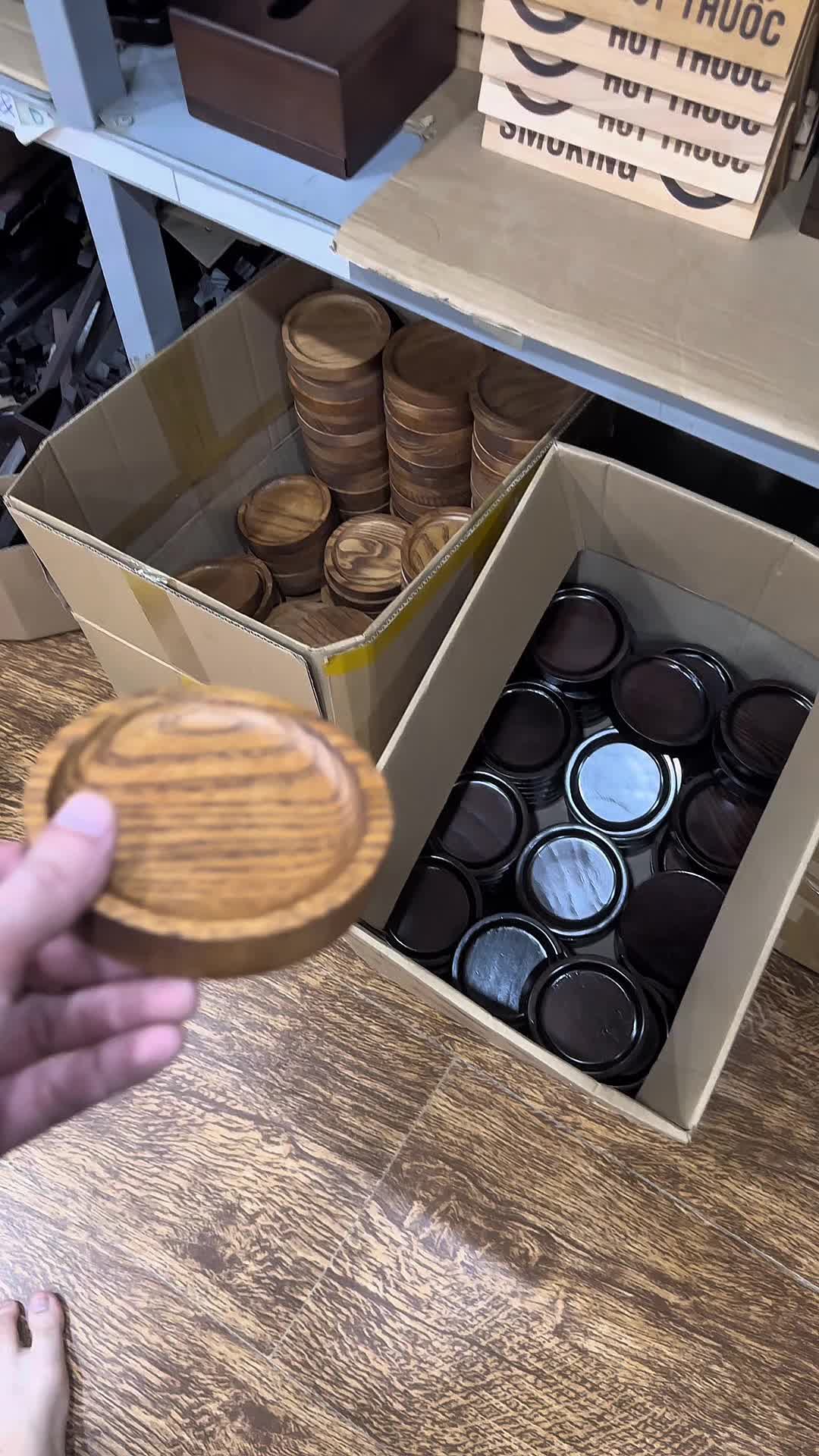 “Sáng sớm. Ly trà nóng. Miếng lót ly gỗ. Và yên bình ☕🍂”
#lotly #decor 