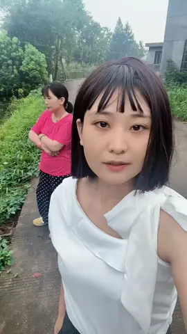 32大龄女因嫁不出去，母女俩一起求媒人说媒，结果却遭到无情拒绝！ #大龄剩女