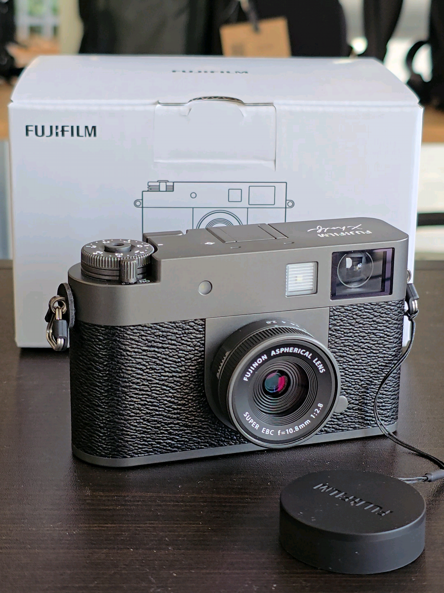 Fujifilm X Half reinventa gli scatti digitali come se utilizzasse il rullino. Scopri di più su Fotocolombo.it @fujifilmitalia #fujifilmxhalf #fujifilm #fujifilmpellicola 