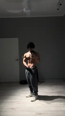 Cut day 5 - starting to see chest striations, feeling flat as heck tho