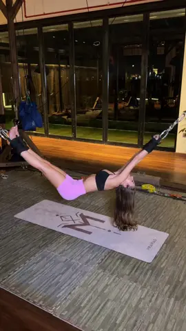 Grace, strength, and flexibility united. Watch her spin into a new level of mobility!  Experience the beauty of controlled movement and flexibility! Watch her slowly spin side down on Pravilo, demonstrating the perfect blend of strength and grace. Remember, achievable flexibility and mobility are within everyone’s reach—consistency and patience are your best friends. Embrace the journey, challenge your limits, and transform your body. Ready to elevate your practice? Let’s go! 💥✨  #Pravilo #Privetalberto #FlexibilityInMotion #StretchLikePro #PraviloPower #MobilityGoals #VeganAthlete #ShredAndStretch #AthleteLife #StretchToGrow #VeganFitness #BodyGoals #DailyStretch #FlexFriday #StretchItOut #HealthyHabits #VeganStrength #MobilityMatters #TrainFlexible #StretchLikeAPro