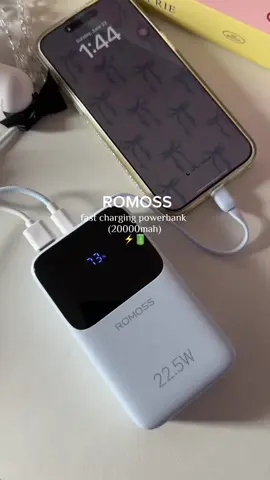 you only need this fast charging powerbank! will never be on empty batteries again while travelling 👌✨@ROMOSS Philippines Mall #powerbank #romoss #romosspowerbank #travelessential #fastchargingpowerbank #20000mahpowerbank