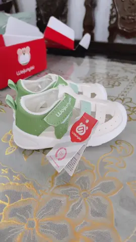 Trả lời @hoang la 😍 Đã đẹp mà mang còn êm chân, chống bẹt chân cho bé nữa. Có đủ màu cho bé trai và bé gái luôn đó câc mom ơi! 🎉🥳👶🏻👧🏻#giaychobegai #deptapdichobe #giaytapdichobe #giaytapdi #giaydepchobe #hoangyenreview 