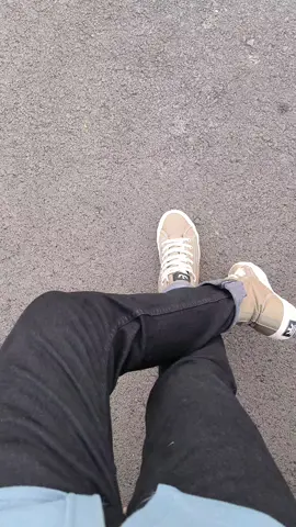 outfit simpel celana jeans dan sneakers #outfitsimple #jeans #sneakers 