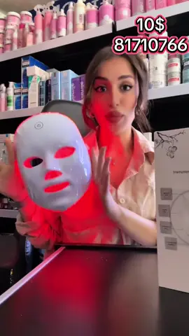 العلاج بالضوء LED للوجه (LED Facial Therapy) هو إجراء تجميلي غير جراحي يستخدم أضواء LED لتحسين صحة ومظهر البشرة. يعمل العلاج عن طريق توجيه أطوال موجية محددة من الضوء إلى الجلد لتحفيز العمليات الطبيعية للخلايا