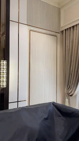 ใกล้จะเสร็จแล้ว ห้องนี้สวยหรูสุดๆ🏠✨ ผลงานการออกแบบโดยลักซ์อินดีไซน์ *บิ้วอิน by owner #รับออกแบบ #interior #ตกแต่งภายใน #บิ้วอิน #design #luxindesign #บ้านสวย #ตกแต่งบ้าน #walkincloset #ห้องแต่งตัว 