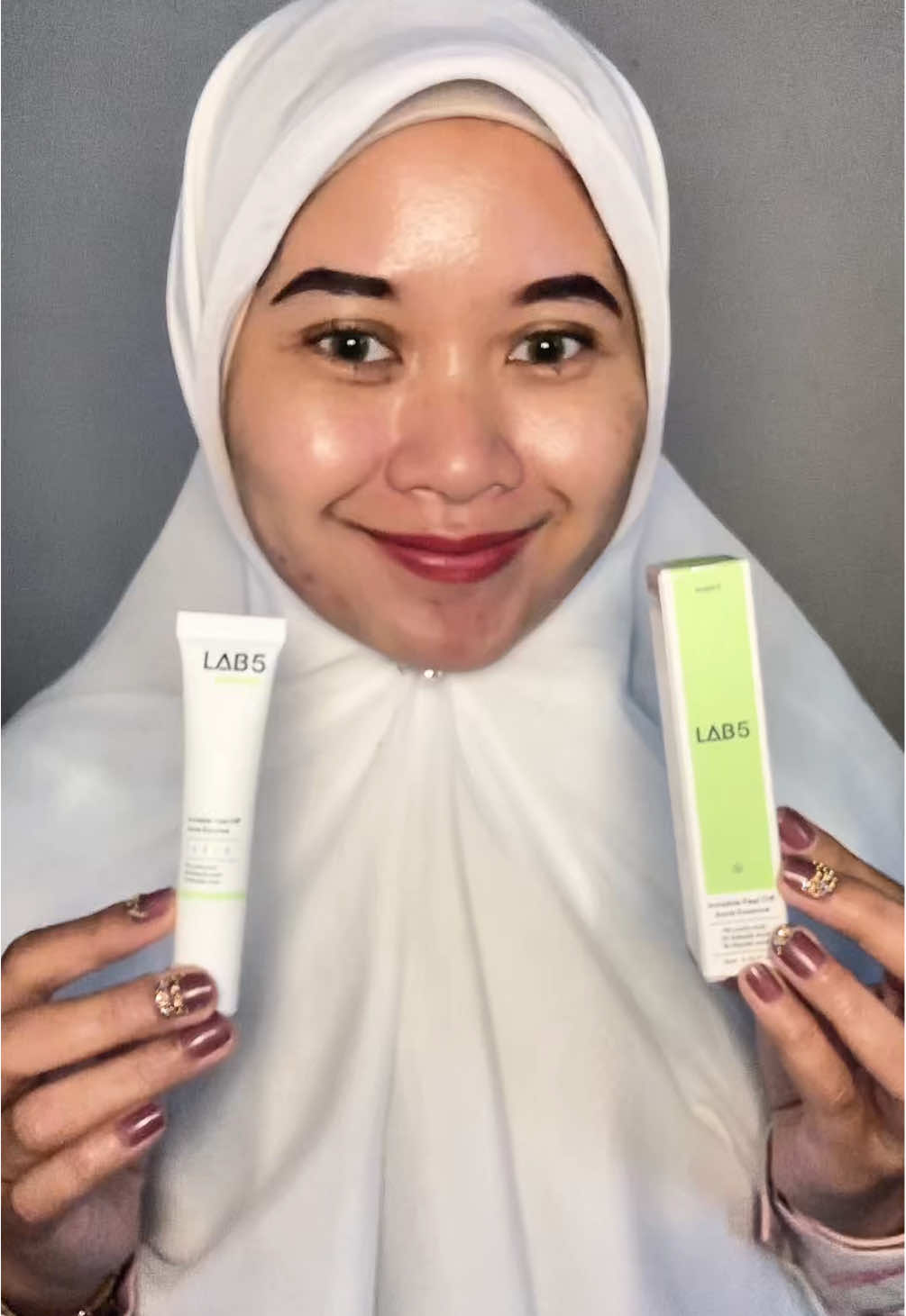 Invisible acne patch dalam bentuk essence dari @Lab5 Skincare bikin Ga khawatir lagi make up saat lagi breakout 🥰  yang udah cobain dan setuju, yuk komen✨#Affiliatelinktiktok #acne #skincare #acnepatch #lab5 