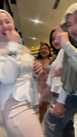 gue gakuat semua jiwa aslinya keluar disini😭😭😭😭 in frame : @Veve🥀 @dea 데아💋 @SELEBRITIS.INDONESIA @Sanga | IG:syahriyanii 🧿 @vincasvtr @Call me Ryry 👑 @noelle ☆ 