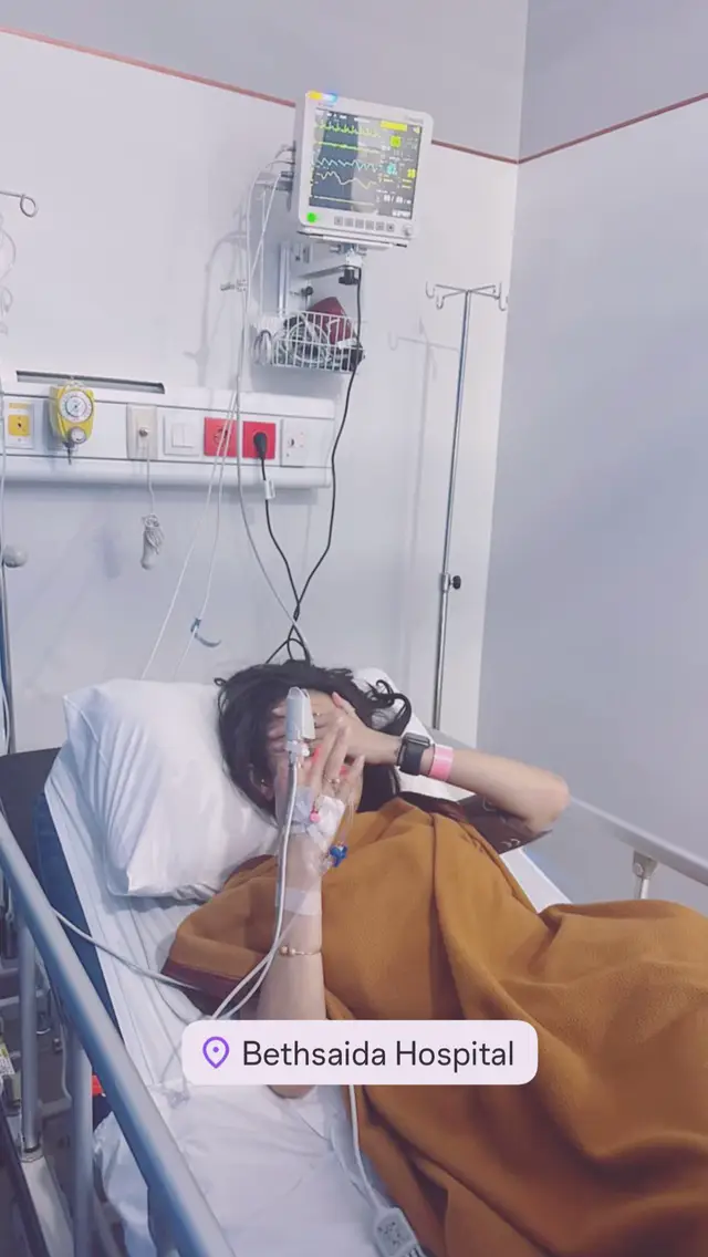 Minggu kemarin abis dri klinik semalam langsung masuk rs lagi sampai harus ct scan, dan ternyata grgr ada alergi sesuatu, yg bikin pembengkakan di area jalur pernafasan, demi apa nafas dri hidung gk ada dan ambil nafas dri mulut kek mau di cabut nyawa saking gk bsa ambil nafas😭, sebener nya hidung di kasih oksigen mulut di bekap oksigen karena ngamuk aja saking sakit nya sampe di lepas2in, nggak2 lagi Tuhan tolong capek sakit terus😭😭😭, Tuhan jauhkan aku dari hal yg buruk dekatkan aku dengan hal yang baik(amin)🙏🏻,