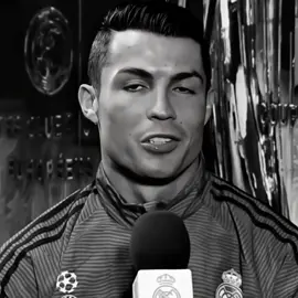 بين إيديه من يدق قلبي..! #foryoupage #foryou #cristianoronaldo 
