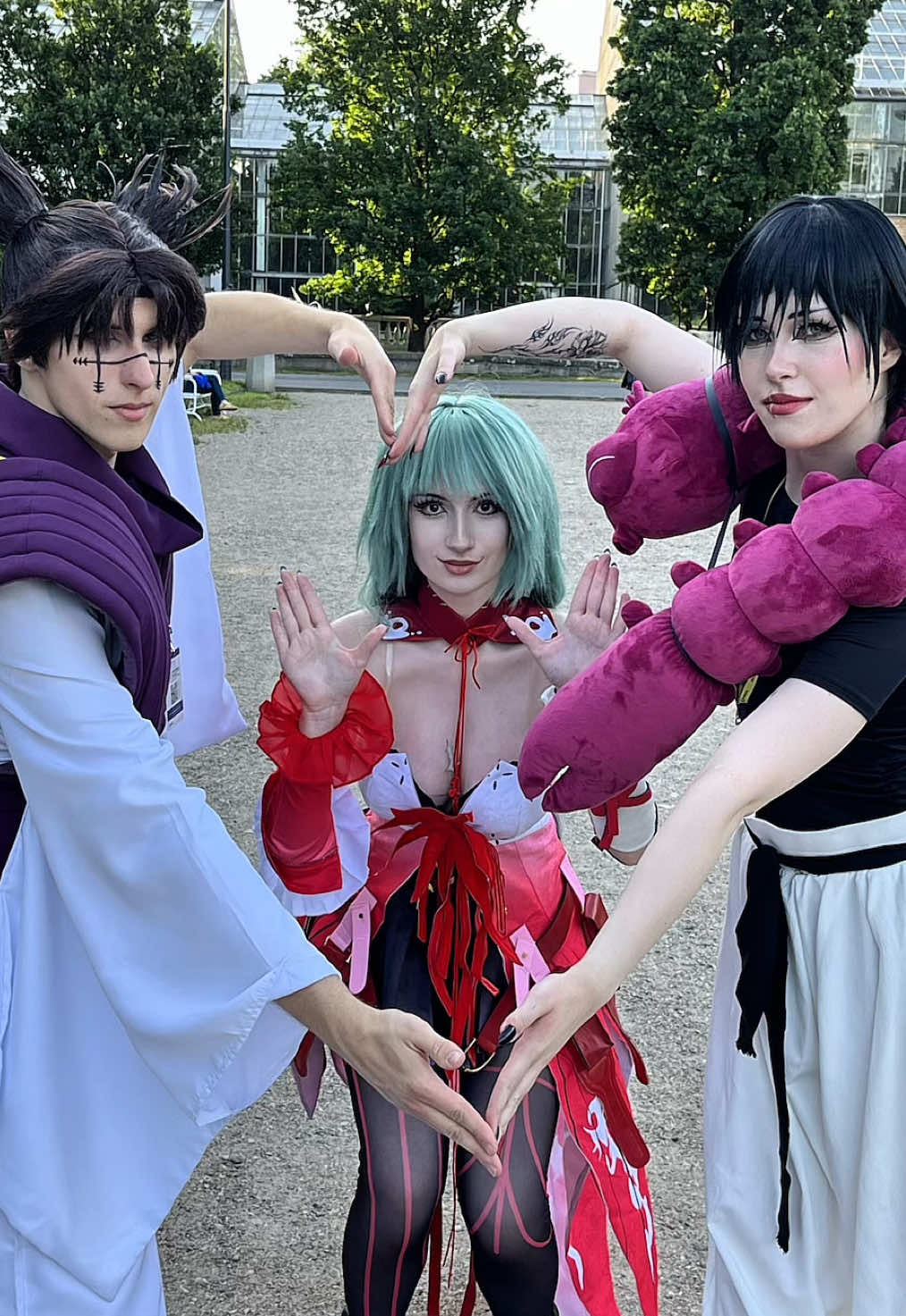 we had so much fun with it @Nocrux @Im a simp #fyp #pyrkon #pyrkon2025 #cosplay #cosplayer #trend #meme #jujutsukaisen #wutheringwaves 