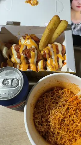 🚨맘스터치 핫치즈순살+불닭조합 못참쥐🚨얄루 !!! 다들 오랜만이여요 ~ 잘 지내셨나용#핫치즈순살 #맘스터치 #치킨 #chicken #chickens #korean #asmrsounds #koreanfood #먹방asmr #masukberanda #noodles 