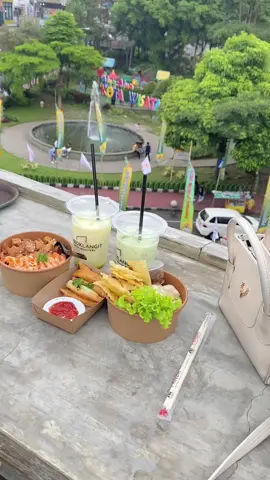 dpt kabut krna di daerah malang nya hujan😭#healing #malang24jam #temboklangit #cafemalang #fypツ #alunalunbatu 