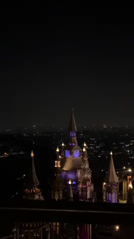 View dari negri dongeng (mercusuar cafe📍) #mercusuar #mercusuarcafe #mercusuarcafedago #mercusuarbandung #dago #bandung #bandunghits #bandunghits #bandunginfo #bandungbanget #bandungaesthetic #bandungjuara #prankvideo #storywa 