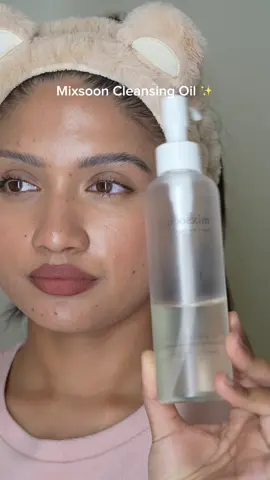 AD. Some double cleansers are just… too much 😮‍💨 This one from @mixsoon actually feels gentle. Oil breaks down makeup + gunk Foam leaves my skin soft….not tight If your skin doesn’t vibe with harsh cleansers, this combo’s worth a try 🧼💧 #mixsoon #beancleansingoil #fermentedsoybeans #koreanskincare #glassskin #skincareroutine #amazon #skintok #kbeauty #fermentedsoybean #mixsoonbean  