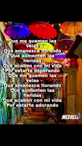 🎶 Por estar esperándote. #jorgeceledon#porestaradorandote#medallorestobar  El estribillo de la canción, donde el protagonista pide que 'quemen las velas' y que 'amanezca llorando', refleja la profundidad de su dolor y su desesperación. Las velas encendidas hablan con su silencio, sugiriendo que, aunque aún hay una luz de esperanza o recuerdo, la falta de respuesta de su amor lo sume en la tristeza. La repetición de estos versos enfatiza la intensidad de sus emociones y la dificultad de superar este amor no correspondido. #madalloacarigua#medallo#medellin#medallorestobar 