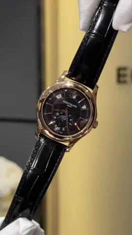 Patek phiên bản dây da cho anh nào thích lên tay nhẹ nhàng #patekphilippe #đồnghồ #tiktok #xuhuong 