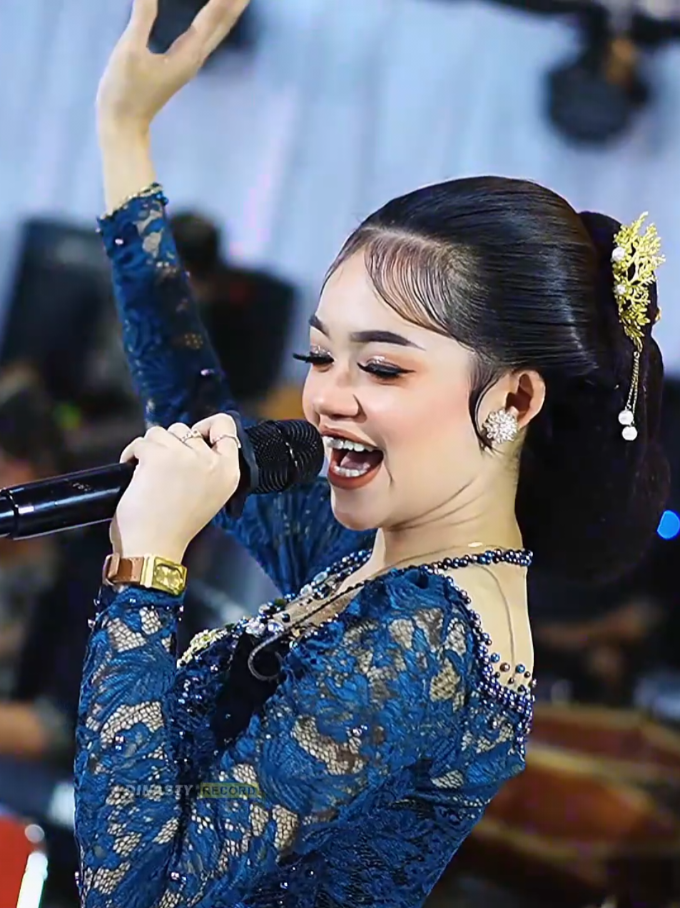 amit sewu , anak kicikk meh belajar joget 😅 #fypシ゚viral #fypシ #beranda #viral 