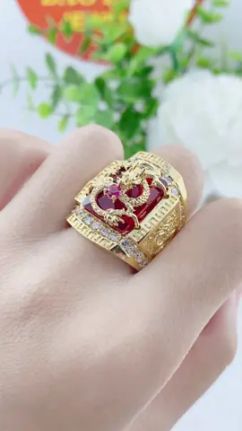 Nhẫn nam rồng đá đỏ đẳng cấp #trangsucnamde #nhannam #nhannamdep #nhannammavang18k #nhannammavangtrangbendep #nhannamcolotlong #nhannamcokyhieu #nhanmoissanite #nhannambendep