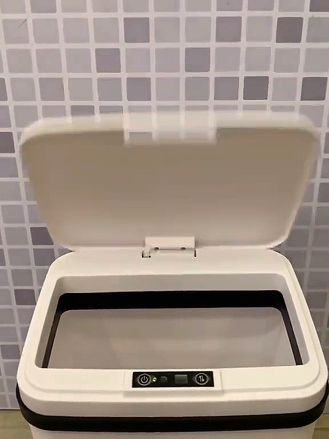 Lixeira Automática com Sensor #tiktokshopbrasil #lixeiraautomatica #donadecasa