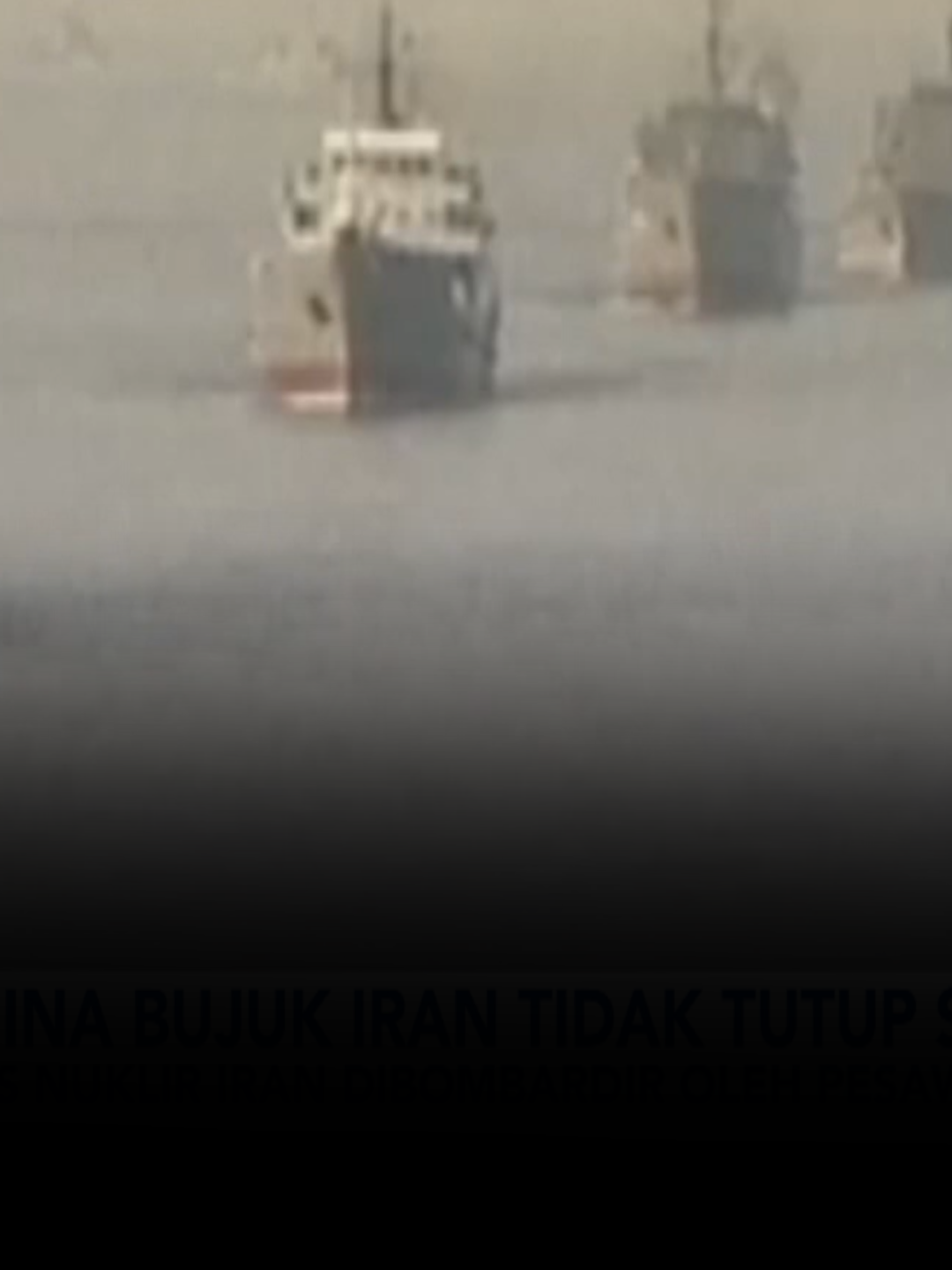 Menteri Luar Negeri Amerika Serikat, Marco Rubio, secara resmi meminta pemerintah China untuk menggunakan pengaruhnya guna membujuk Iran agar tidak menutup Selat Hormuz, jalur pelayaran strategis yang sangat vital bagi perdagangan minyak global.  Permintaan ini disampaikan menyusul serangan udara oleh pesawat pengebom AS terhadap tiga fasilitas nuklir Iran, yang memicu ketegangan regional semakin memuncak. #idxchannel #idxchannelcommunity