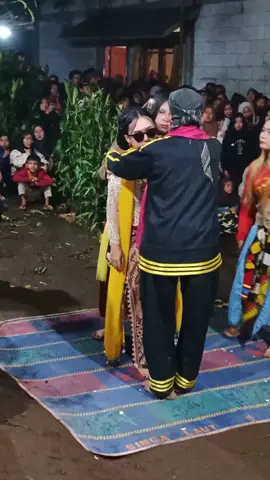 #sintren #sintrenpemalang #jaranantiktok #ebeg #kudakepang #janturan_ebeg #cakilan #senijaranan #kudalumping #kesenianjaranan #ebegviral #jarananjawa #jarananindonesia #seni #jaranan #ebegpemalang #barongan #ebeg_banyumasan🐴🐴 #ebegbanyumasan 