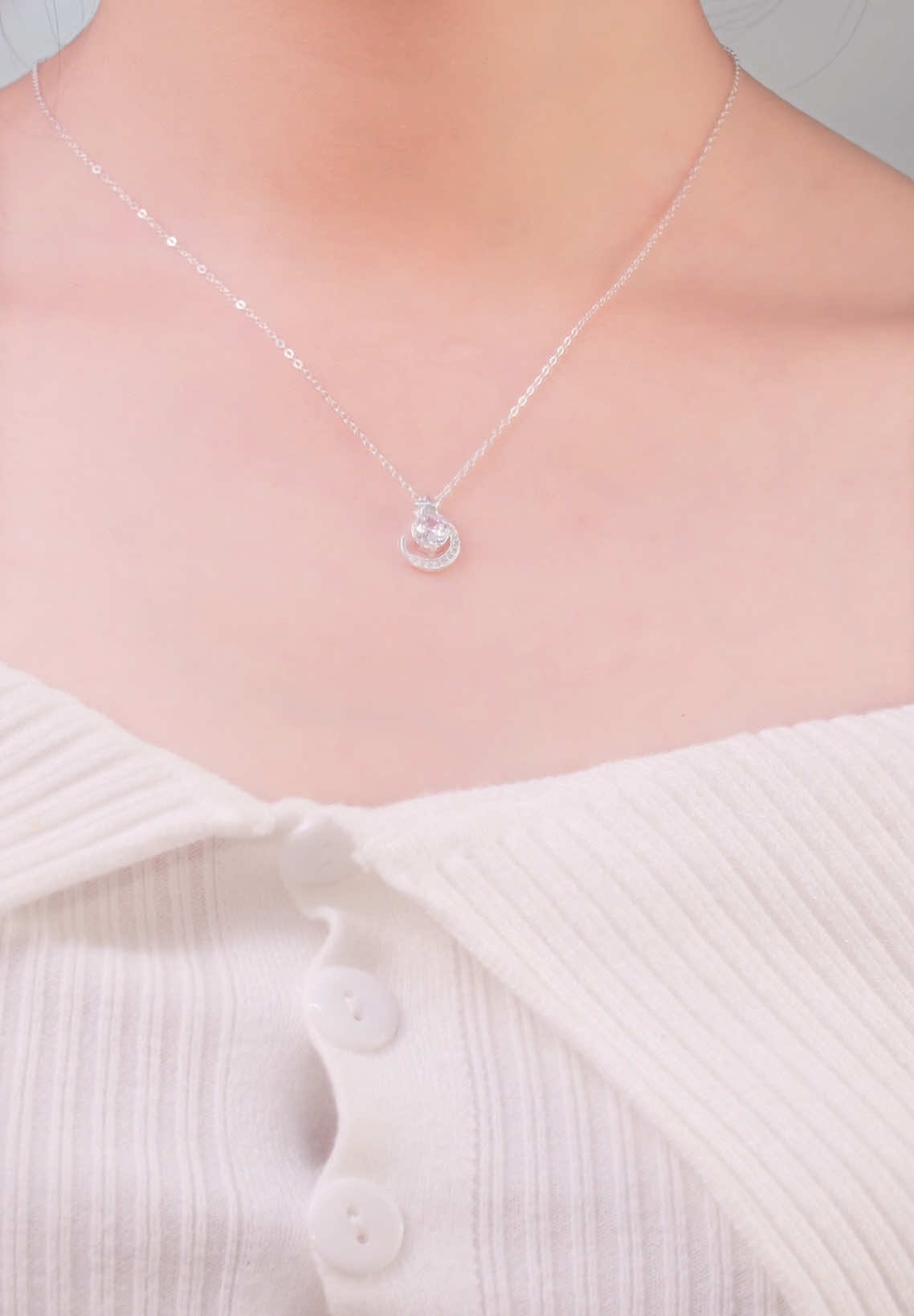 D0392 – Dây chuyền TLEE trăng sao. Nếu có một vì sao sáng nhất đêm nay, thì chắc chắn là cổ tui 🤭#tleejewelry #daychuyenbactlee #lactaybactlee #nhanbactlee #nhandoibactlee #khuyentaibactlee #lacchanbactlee #setquatangtlee #trangsuc #khuyentaibactlee 