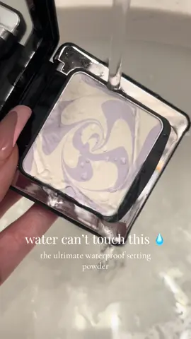 she sat under running water and didn’t move 😮‍💨 ✨ light purple to brighten 💧 waterproof + dry/combo skin-approved @carslan_us soft focus powder is a MUST have  #carslan #carslanpowder #settingpowder #pressedpowder #makeup #waterproofmakeup #makeuphacks #makeupfinds #asmr #makeupchallenge #makeupreview #sweatproofmakeup #makeupthatlasts #flawlessmakeup #flawlessbase #Tatcha 