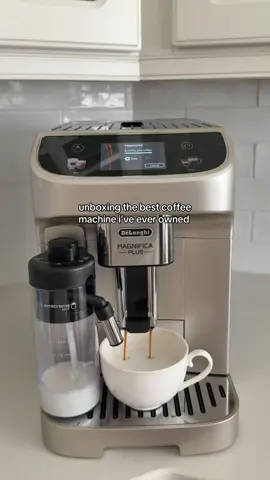 the de'longhi magnifica plus!!! worth the splurge #coffeetiktok #delonghi #morningroutine #wakeupwithme #houseinspo #coffeelover #bestpurchase #baristatok 