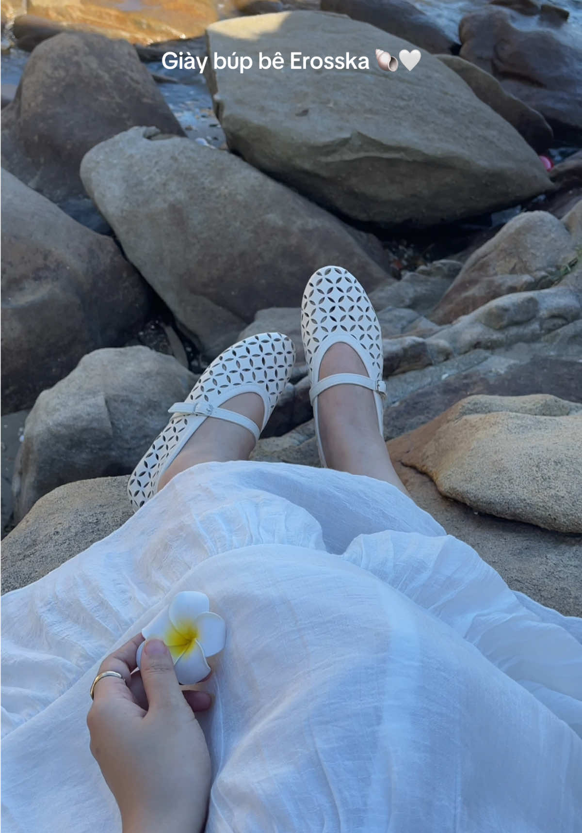 Đi giày nhưng mà vẫn thoải mái như mang dép nha. Must have cho mùa hè lun các bác 🐚✨✨ @Erosska #fyp #trending #xuhuong #foryou #reviewlamdep #goclamdep #erosska 