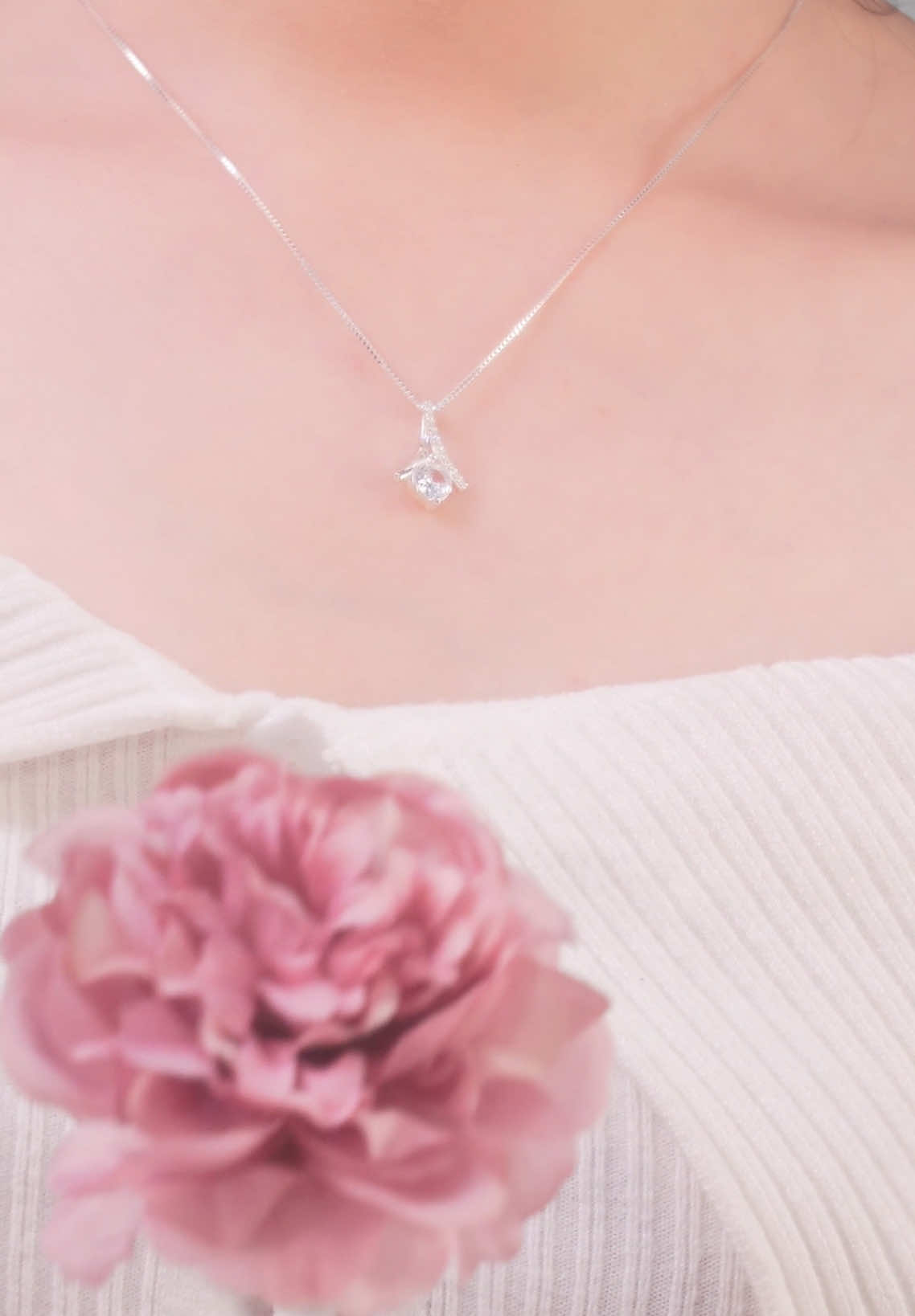 D0210 – Dây chuyền TLEE giọt nước đá, trông đơn giản mà bắt sáng. Nàng nào mê vibes Hàn tham khảo nha🌷😚#tleejewelry #daychuyenbactlee #lactaybactlee #nhanbactlee #nhandoibactlee #khuyentaibactlee #lacchanbactlee #setquatangtlee #trangsuc 