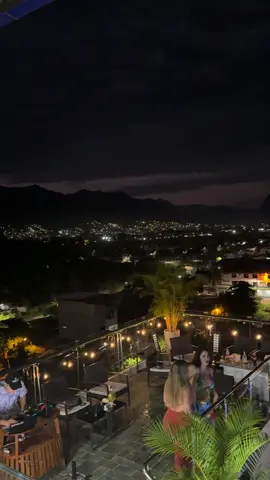 Caruzo Rooftop- Tingo María Perú #fyp #nightlife #caruzohotelandsuites #peru🇵🇪 #rooftop #rooftopbar 
