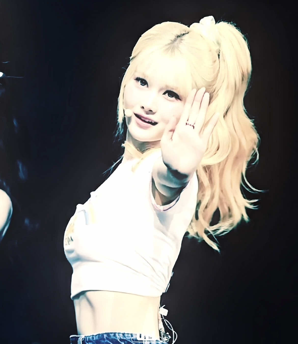 She’s so fine with the blonde hair🙇‍♀️ #mayu #komamayu #mayuedit #tripleS #triplesedit #fyp 