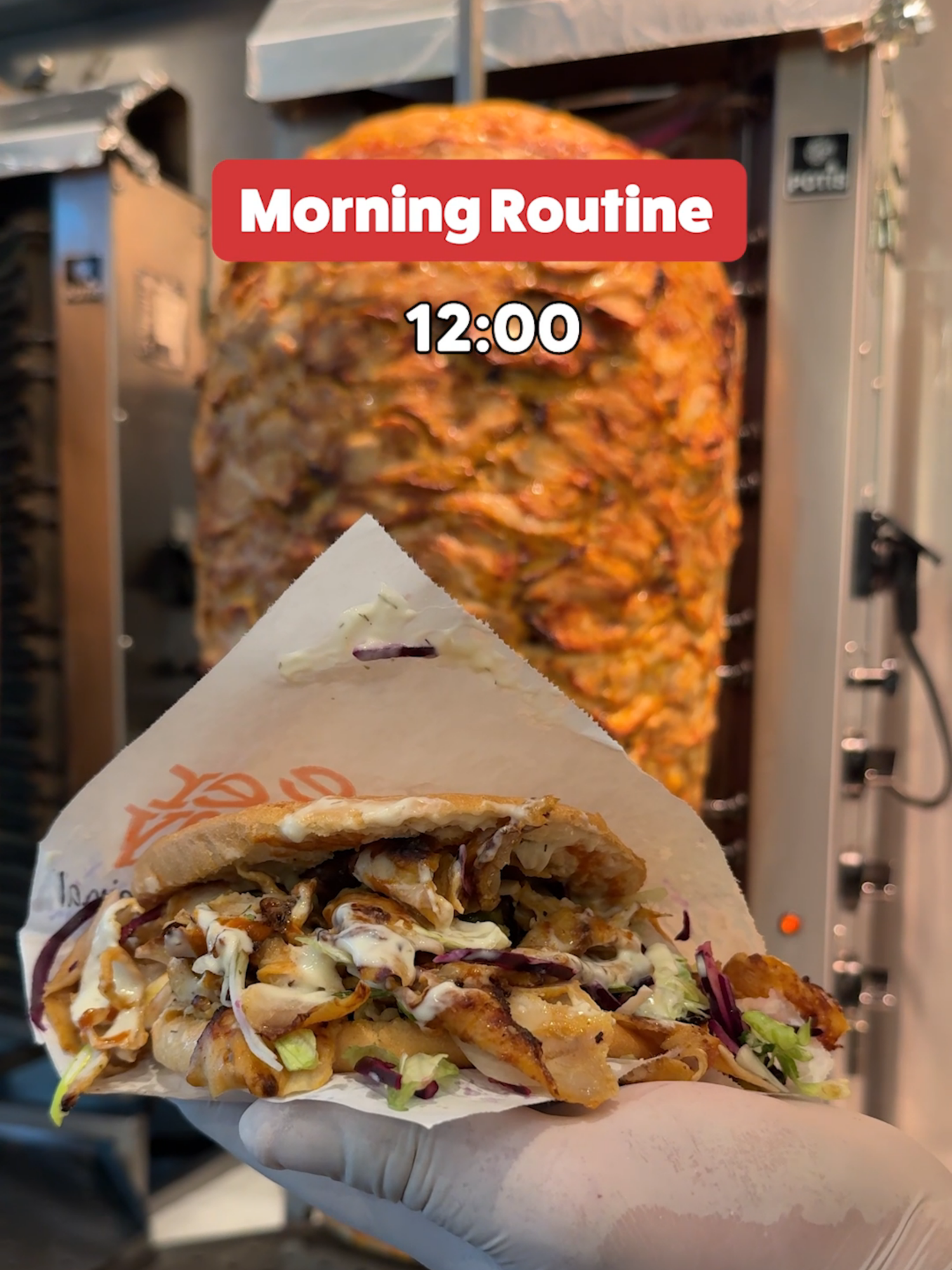 Niet iedereen wordt wakker met koffie… sommigen met döner. 👀😋 #fyp #fyppage #hotspot #routine