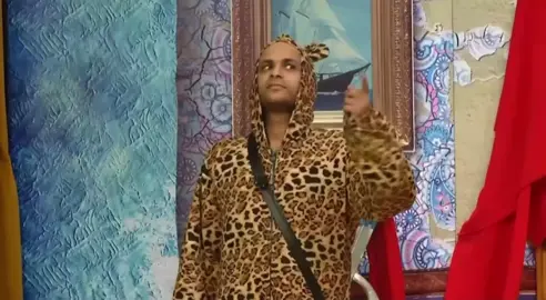بقلب في التيك توك في امان الله  البنات على التيك توك..😂 #مسرح_مصر 